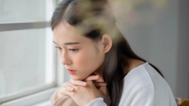 【復縁】SNSで彼の近況を見るのがつらい／気になってやめられない　心を守る方法
